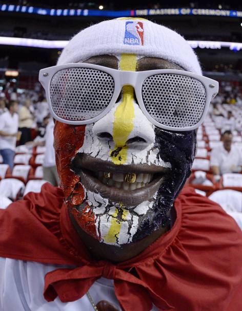 Tyrone Jackson, fan dei Miami Heat, posa per la telecamera (Epa)